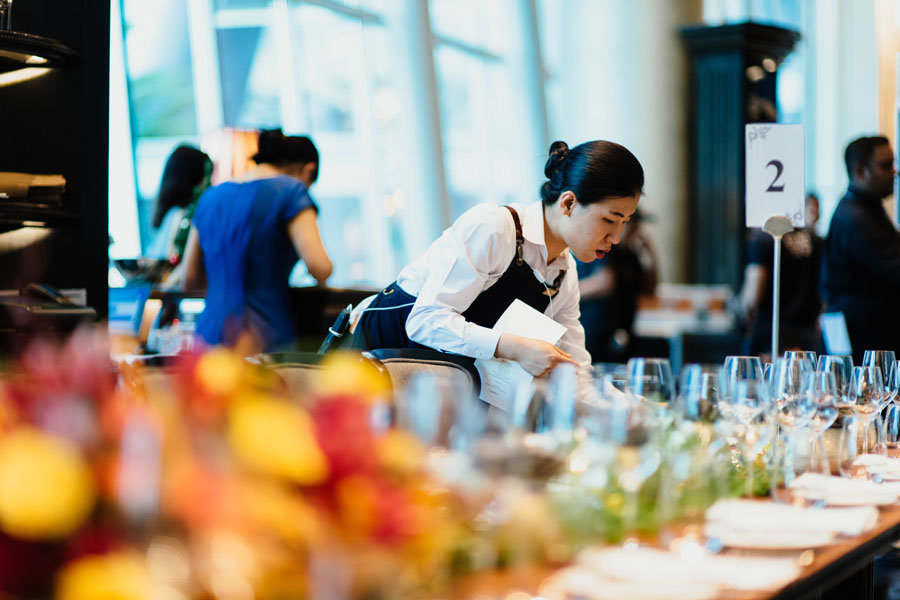 chuttersnap-461239-unsplash_woman-crotching-near-table-with-wine-glasses900.jpg